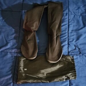 Yeezy Pods Sz 2 DS-New